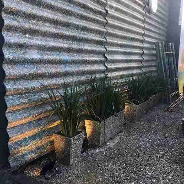 URUPLAC la madera ecológica. Esta es una nueva industria de reciclado que genera mano de obra y a la vez devuelve una infinidad de recursos como viviendas sostenibles y a las áreas que más necesitan, viviendas de bajos costos a mitad de precio que el actual.