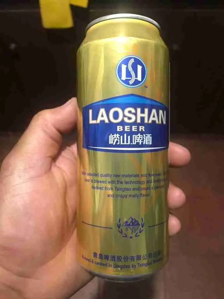 LAOSHAN BEER cerveza china pilsener ligera El Mercado de la Cocina de Gualberto emarket Uruguay 768x1024 1