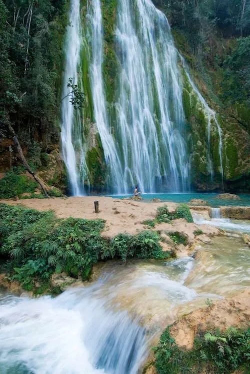 Deportes y Viajes desde Las Redes. Salto El Limón, Samaná, República Dominicana. Foto del Ministerio de Turismo de República Dominicana